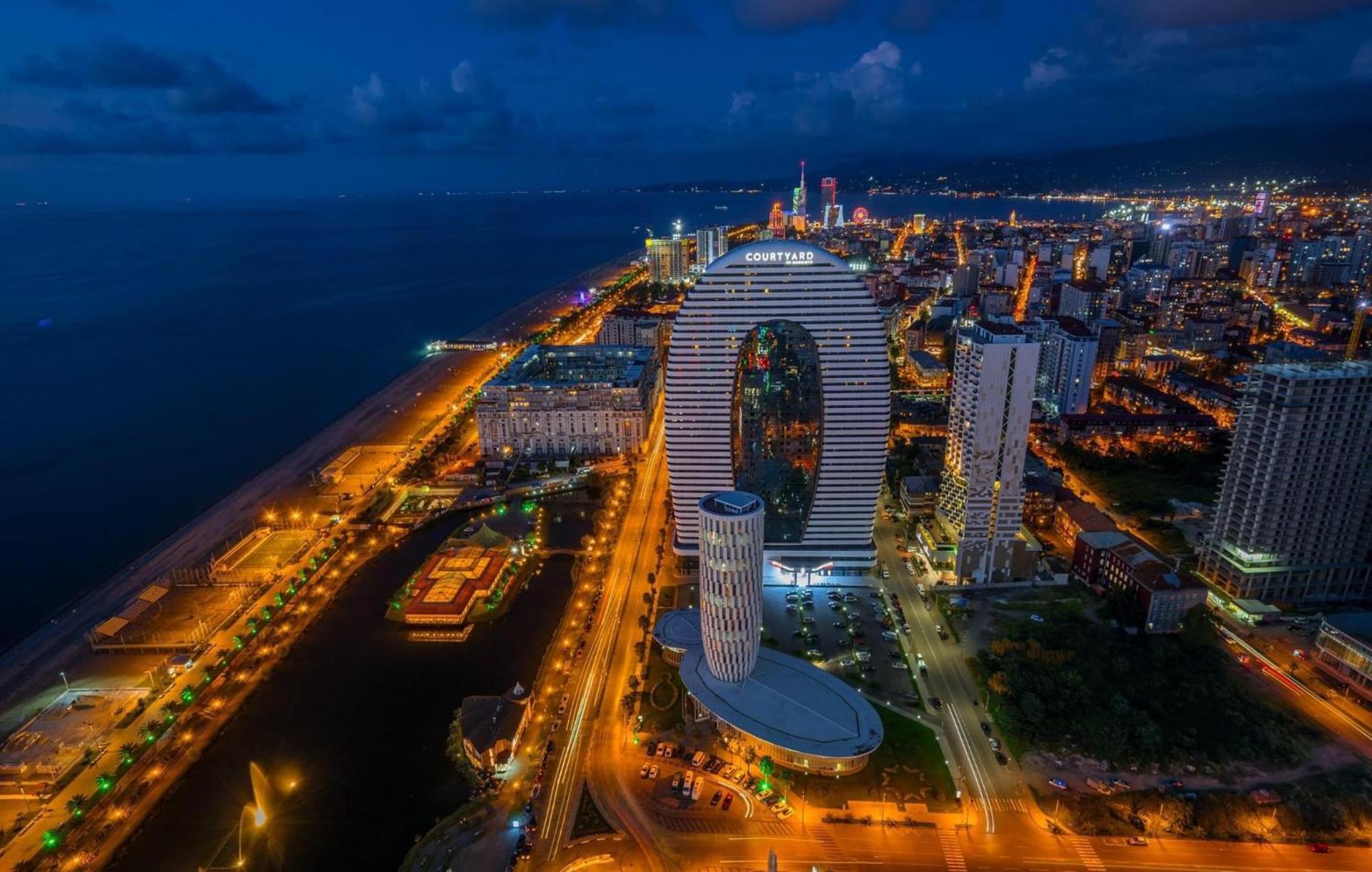 Alliance Palace Aparthotel By Marriott Batumi Eksteriør billede