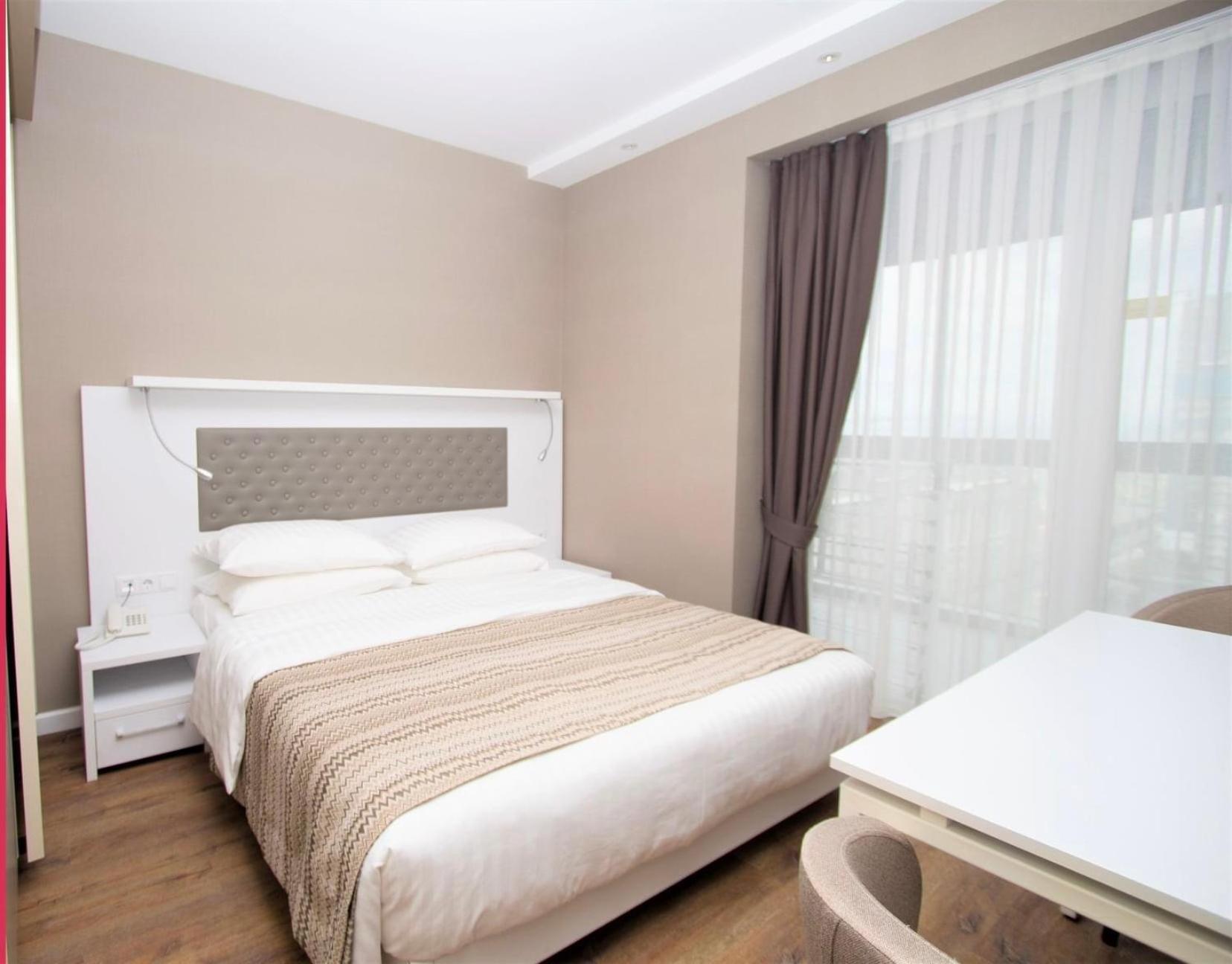Alliance Palace Aparthotel By Marriott Batumi Eksteriør billede