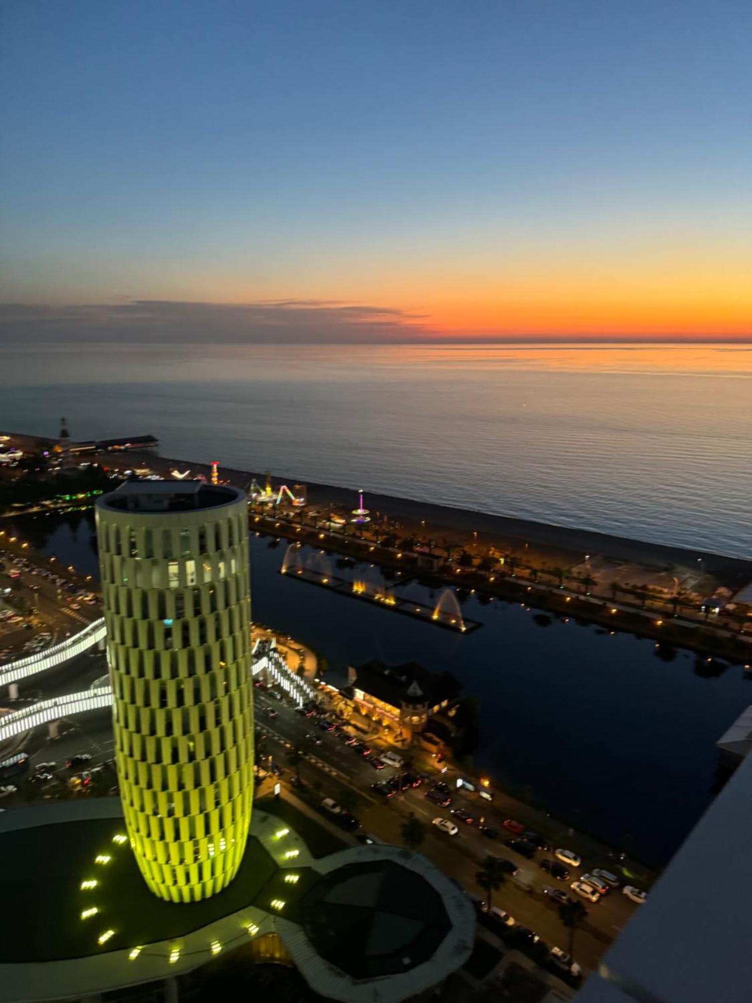 Alliance Palace Aparthotel By Marriott Batumi Eksteriør billede